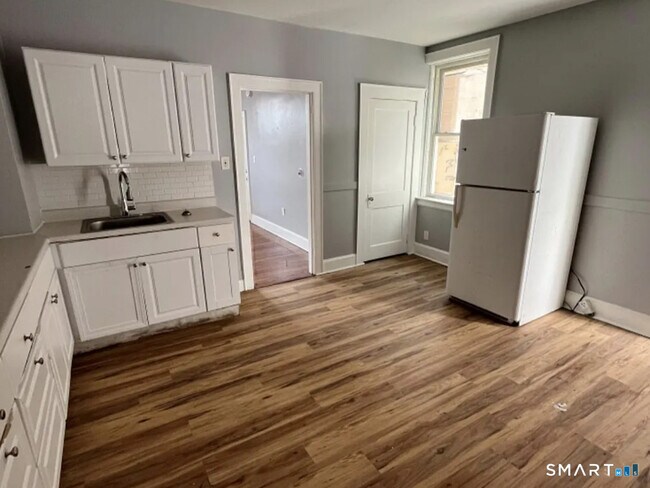 Photo - 14 Portland St