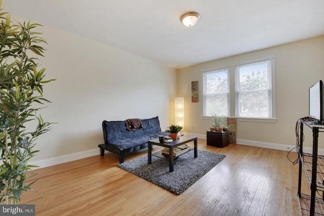 Building Photo - 4009 8th St NE Unit 2