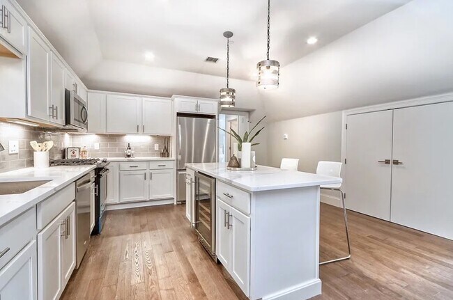 Photo - 7 Hillside Ave Unit 3