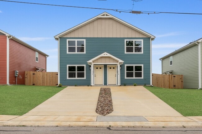 Photo - Modern Townhome for Rent – Modern Living at Its Best!