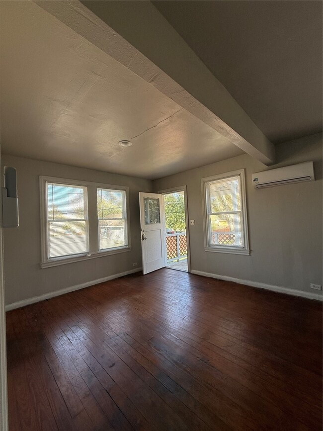 Photo - 2711 Avenue G Unidad Rear