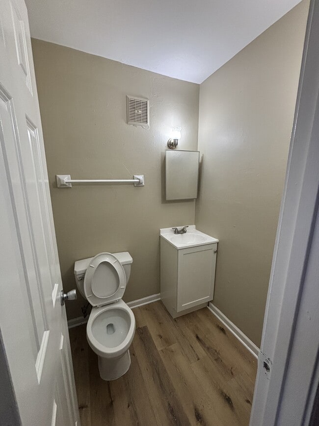 Photo - 8836 N 95th St