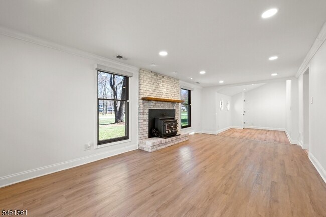 Photo - 27 Meadowview Rd