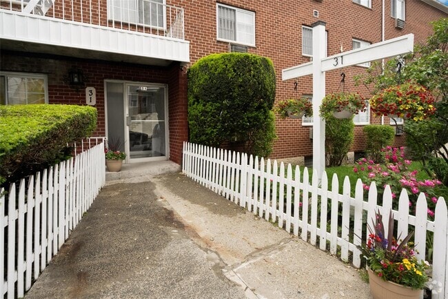 Building Photo - 31 Fero St Unit 2C Rental