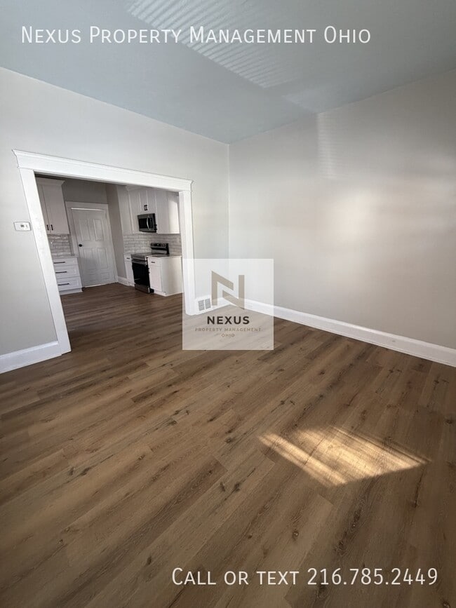 Photo - 843 E 232nd St