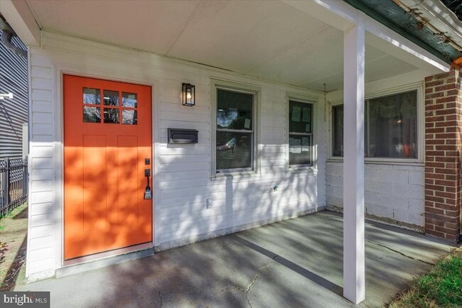 Photo - 4702 Meade St NE