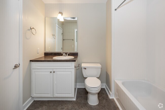 1BR, 1BA - A2 - 674SF - Bathroom