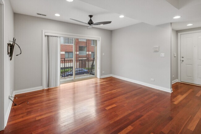 Photo - 1100 N Paulina St Unit 2E