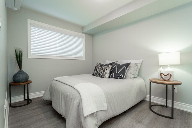 Photo - 75 Carling Street