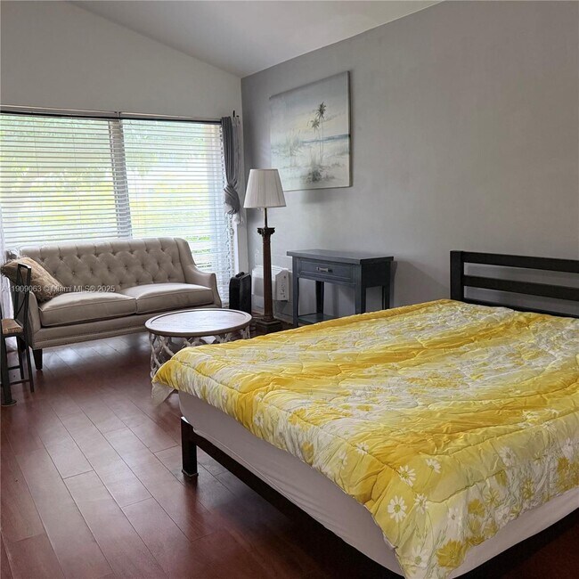 Photo - 2633 NE 32nd St Apartment Unit 1-2