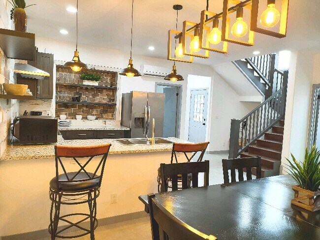 Photo - 283 Berrydale Ave