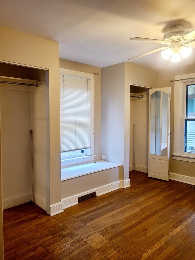 Photo - 727 Collyer St