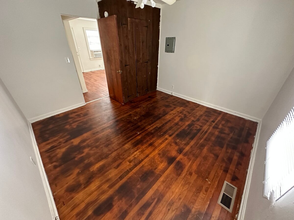 Photo - 805 W Main St