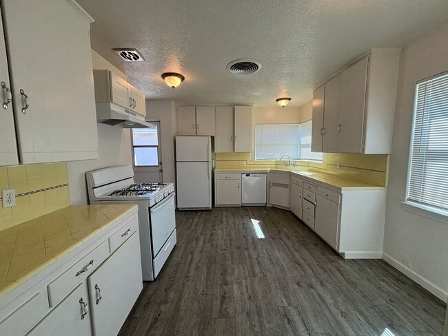 Photo - 816 W Fedora Ave