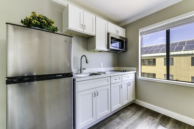 San Leandro Senior Living