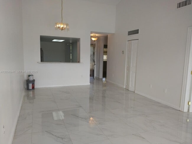 Photo - 805 SW 113th Way Unidad 805