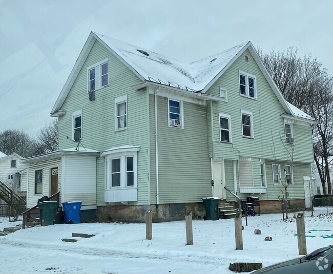 Building Photo - 110 Ambrose St Unit 112 UP Rental