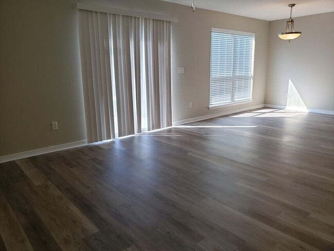 Photo - "Charming 3-Bed Townhouse Retreat in Shali...
