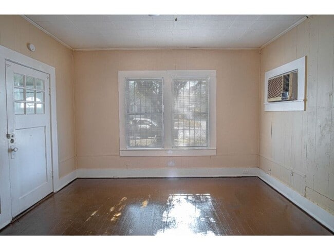 Photo - 2 BR 1 BA Gorgeous Home Near Downtown