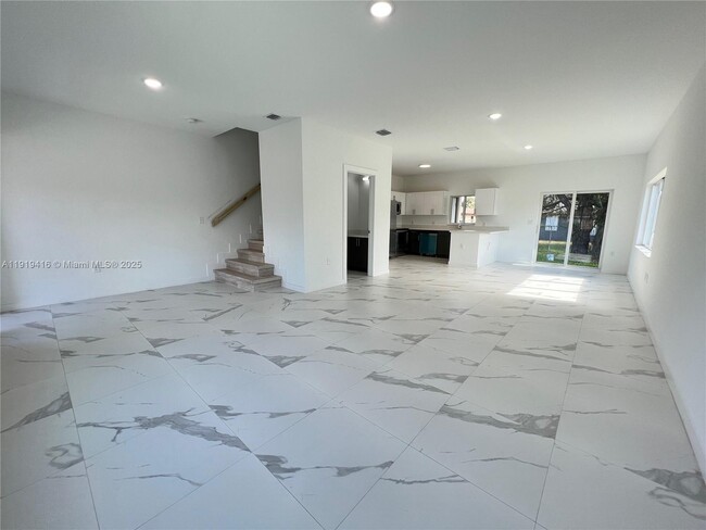 Photo - 436 NW 14th Way