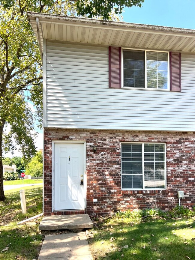 Building Photo - Wood Court Apartments Unit Wood Court -  A