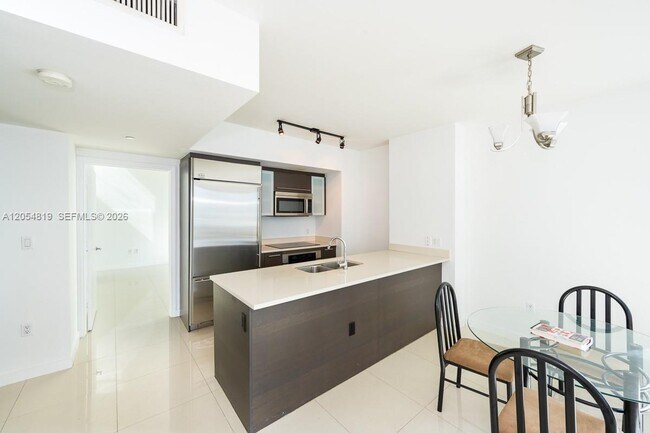 Photo - 55 SE 6th St Unidad 2210