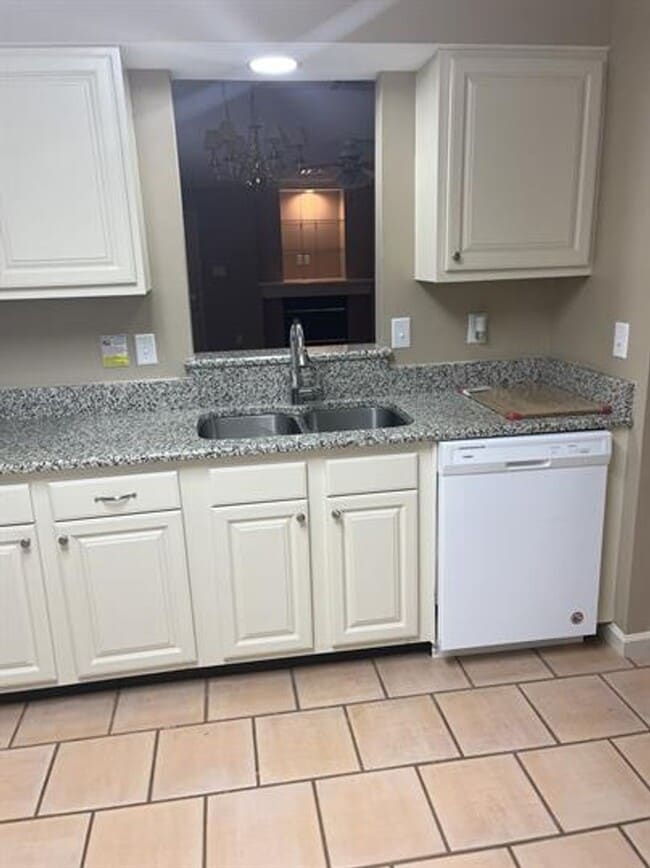 Photo - 4 Laura Dr Unit B