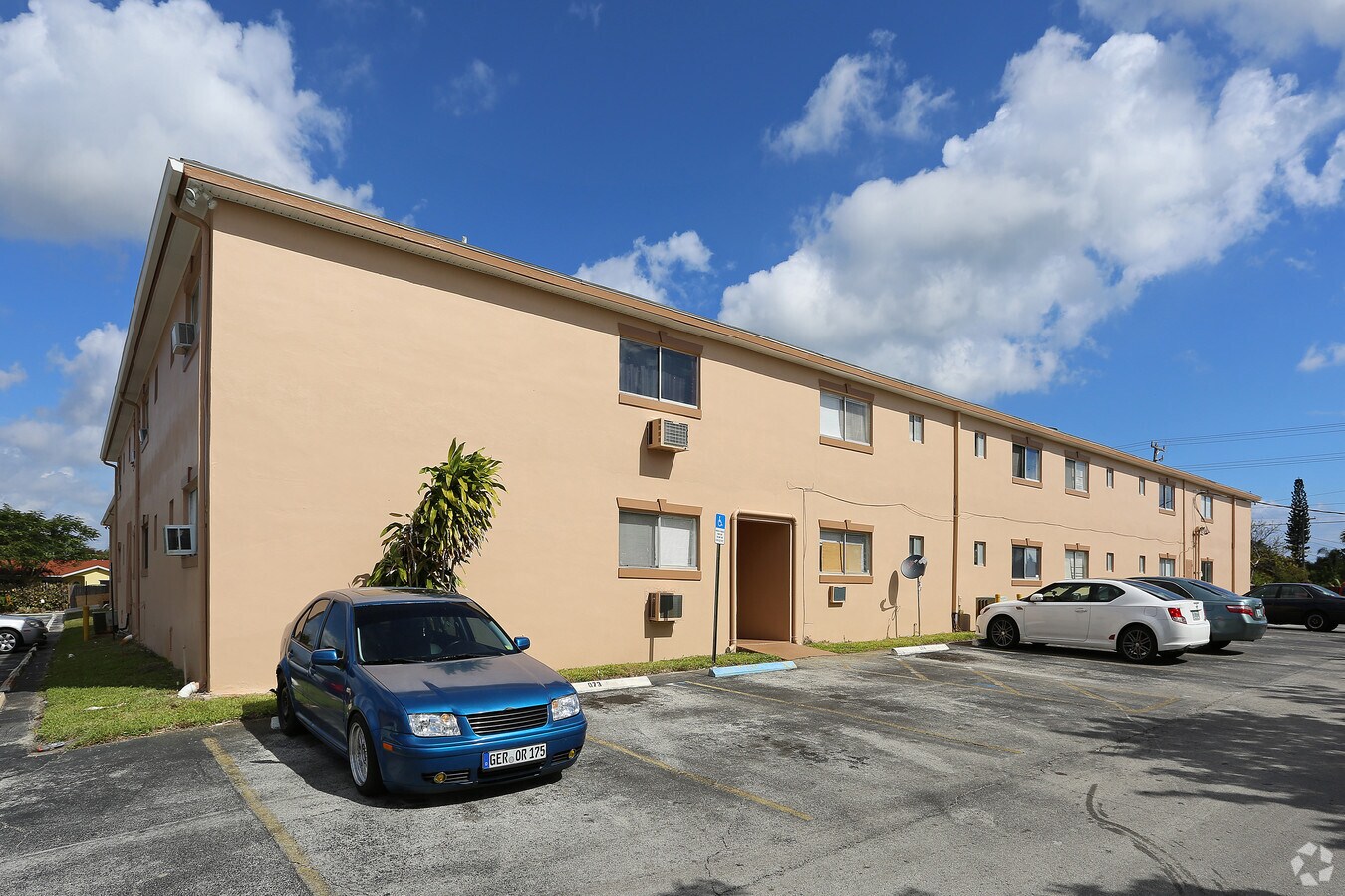 Community - Enclave At Crown Park Apartments
