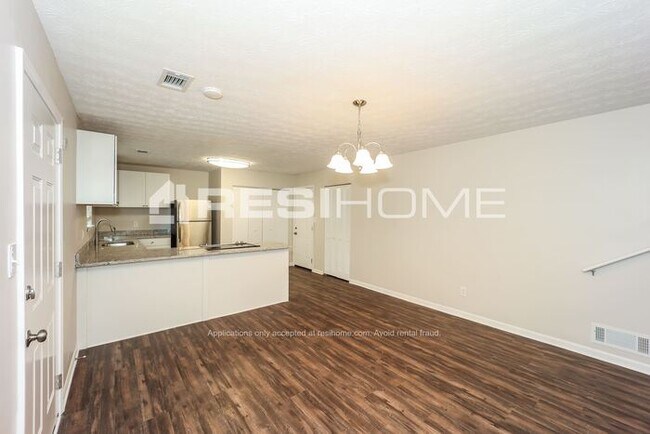 Photo - 6926 Apache Ln