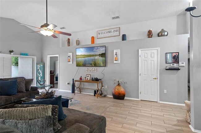 Photo - 541 Heather Glen Dr