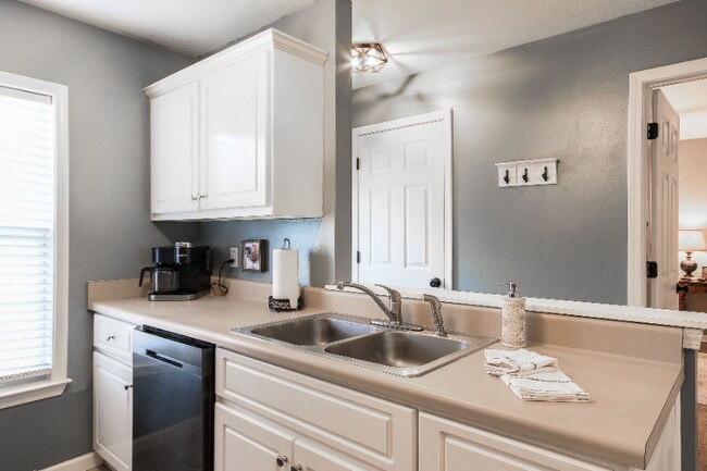 Photo - 210 Karlie Ct