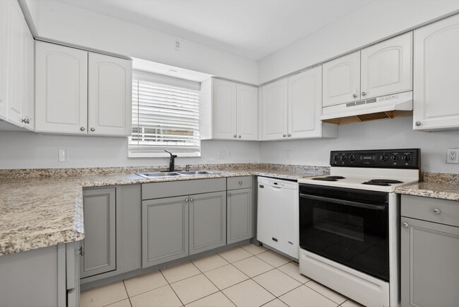 Building Photo - 536 SE 20th Ave Unit 1