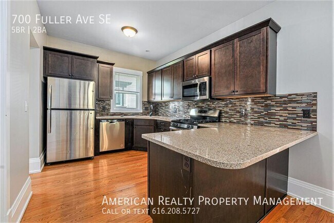 Photo - 700 Fuller Ave SE