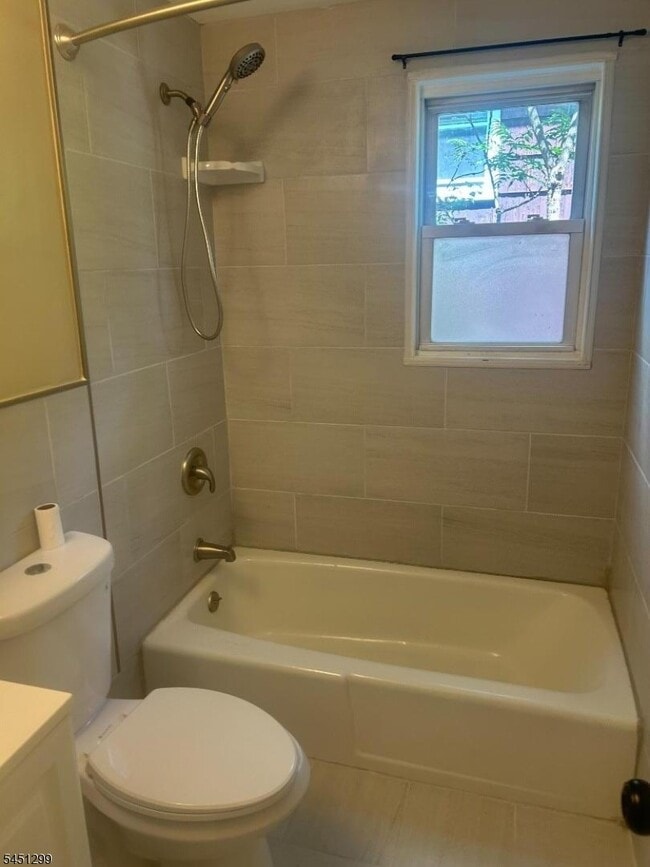 Photo - 105 Crawford St