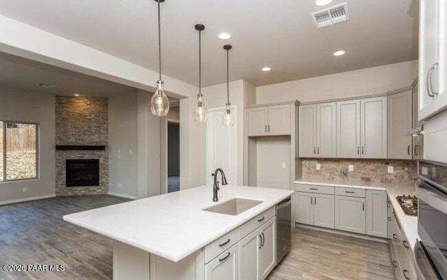 Photo - 488 Isabelle Ln