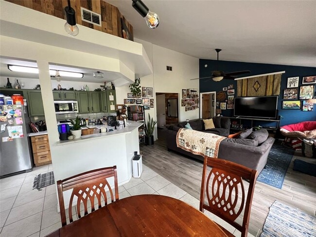 Photo - 124 Oak River Dr