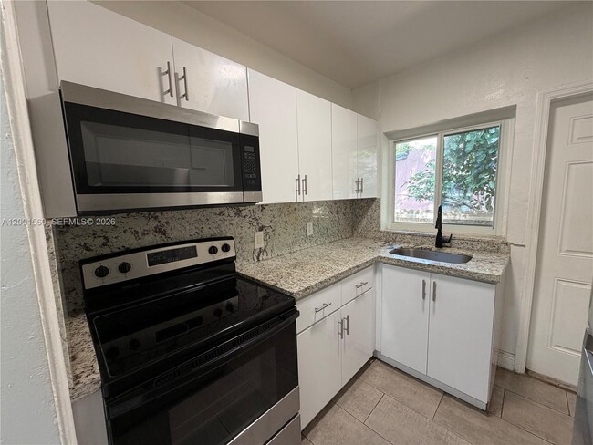 7712 NE 1st Ct Unit -