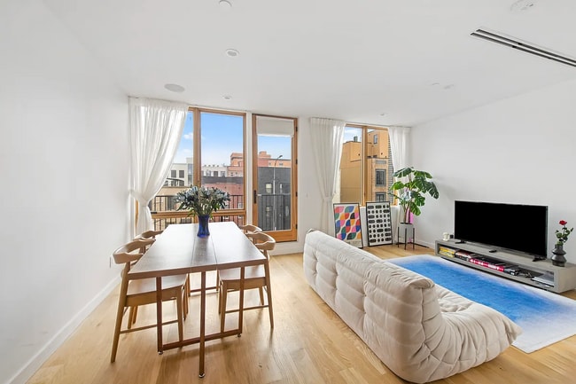 Photo - 42 Rochester Ave