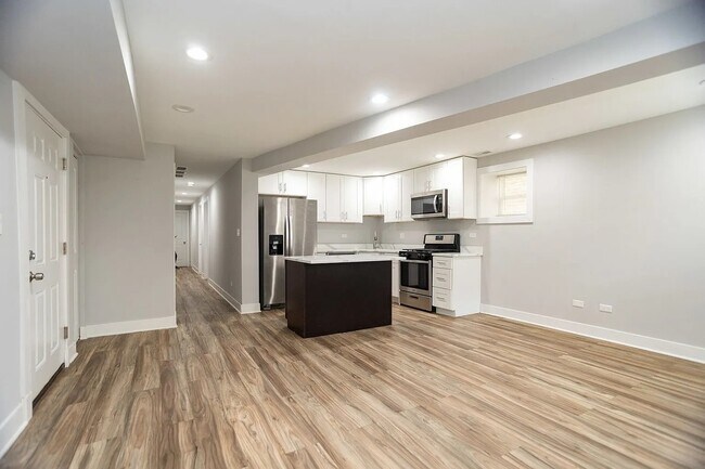 Photo - 4906 N Rockwell St Unit G