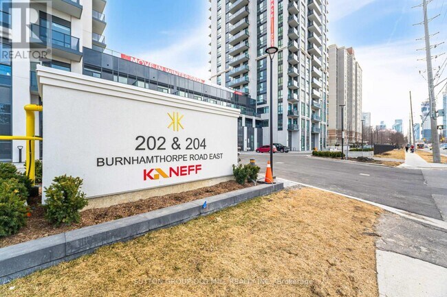 Photo - 204 Burnhamthorpe Rd E Unit 104