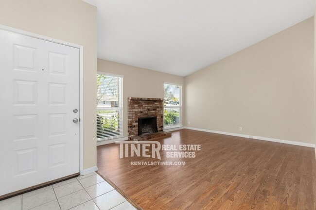 Photo - 8052 Phoebe Way