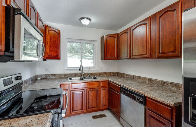 Photo - 711 Moore St