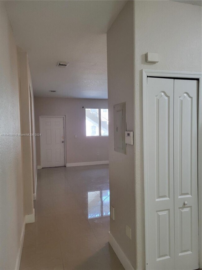 Photo - 2811 SE 17th Ave Unidad 103 Rental