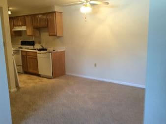 Dining Area - Shoreline Apartments