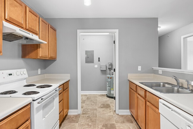 Photo - Royce Hill Apartments