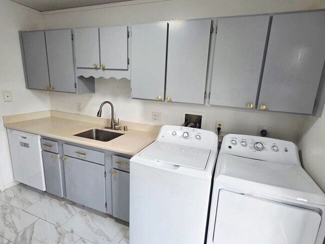 Photo - Ridgeway - Aiea: 3 Bed, 1.5 Bath Townhome w/ 2 assigned parking