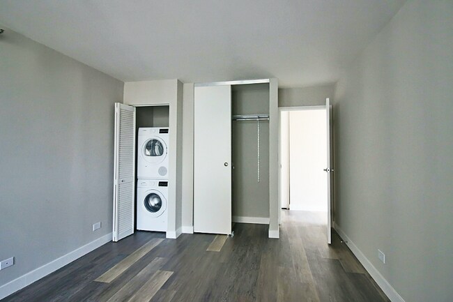 Photo - 875 N State St