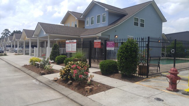 Village Maison Townhomes - Village Maison Townhomes