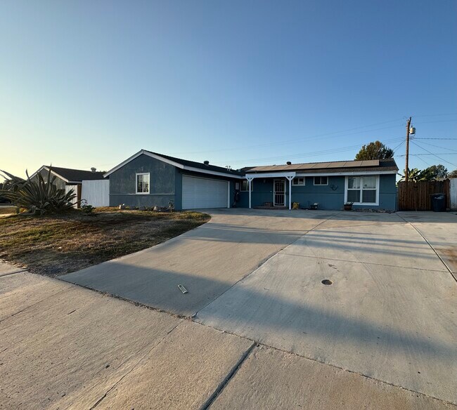 Photo - 1691 Ballard St