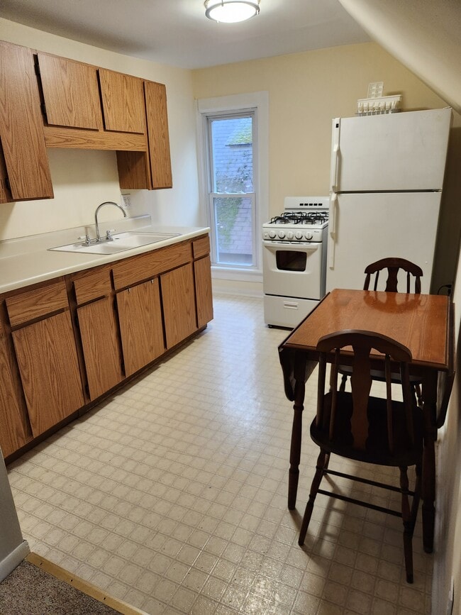 Photo - 321 W Eighth St Unit upper